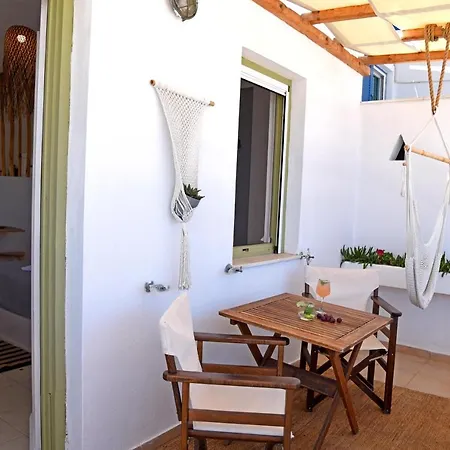 Nefeli Kythnos Λουτρά