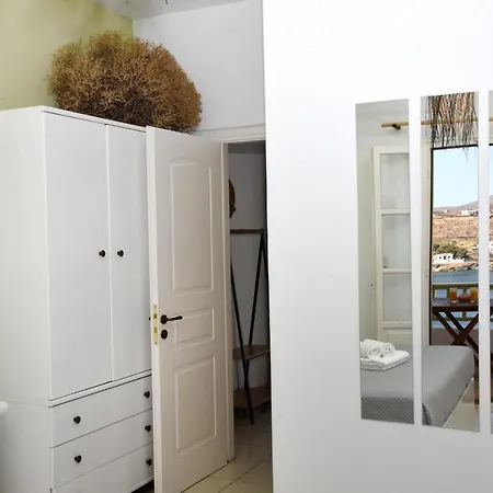 Nefeli Kythnos Λουτρά